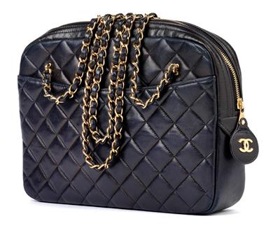 A Chanel Quilted Black Leather Shoulder Bag - Starožitnosti