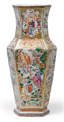 A famille rose vase, China, Qianlong period - Starožitnosti