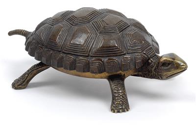 A cuspidor in the shape of a tortoise, - Starožitnosti