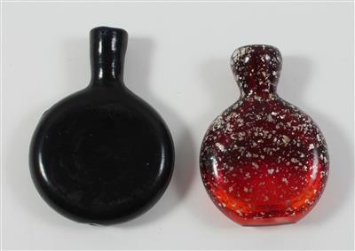 Two snuff vases, - Antiques: Clocks, Vintage, Asian art, Faience, Folk Art, Sculpture