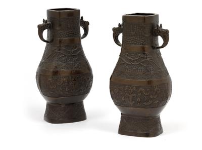 A pair of bronze vases, China, 18th/19th cent. - Clocks, Asian Art, Metalwork, Faience, Folk Art, Sculpture