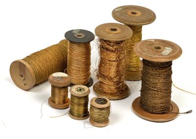 A set of sewing thread for convent work and traditional dress, - Umění a starožitnosti