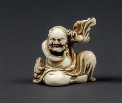 An ivory netsuke of Gama Sennin, Japan, 19th cent., signed Tomokazu - Umění a starožitnosti