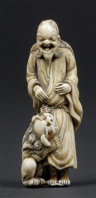 An ivory netsuke of a sennin with a shishi, Japan, 19th cent. - Umění a starožitnosti