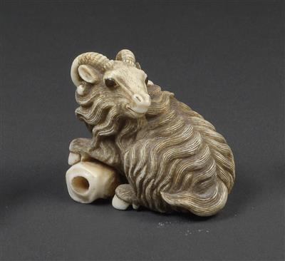 An ivory netsuke of a ram, Japan, 19th cent. - Clocks, Asian Art, Metalwork, Faience, Folk Art, Sculpture