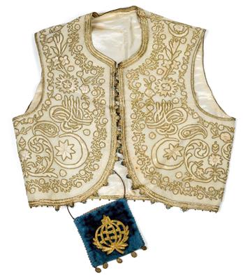 An Ottoman jacket and bag for a circumcision ceremony, probably Smyrna, circa 1900 - Clocks, Asian Art, Metalwork, Faience, Folk Art, Sculpture