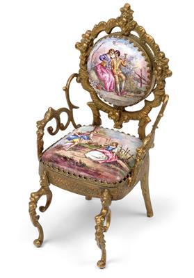 A miniature enamel armchair with musical mechanism - Umění a starožitnosti