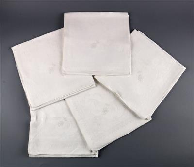 Five damask napkins, - Umění a starožitnosti