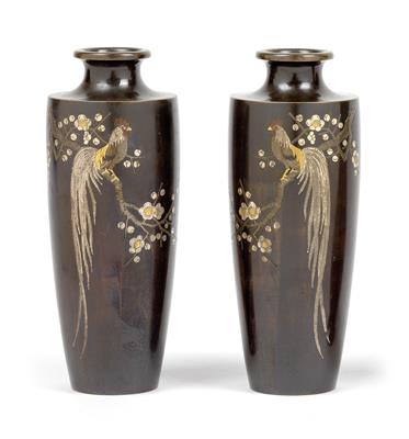 A pair of bronze vases, Japan, Meiji Period - Umění a starožitnosti