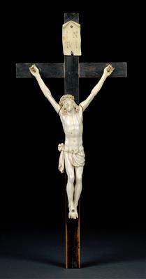 A Christ figure of ivory, - Antiquariato