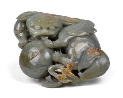 A Foo dog with ball, China - Starožitnosti