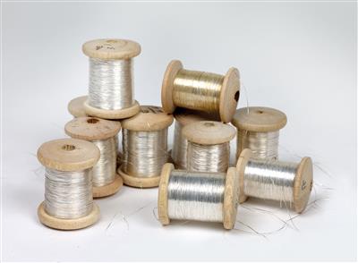 11 spools of silver thread for embroidery, - Umění a starožitnosti