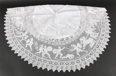 A circular filet lace tablecloth, - Antiquariato