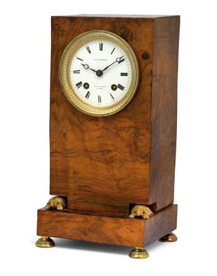 A neoclassical travel clock with tortoises - Umění a starožitnosti