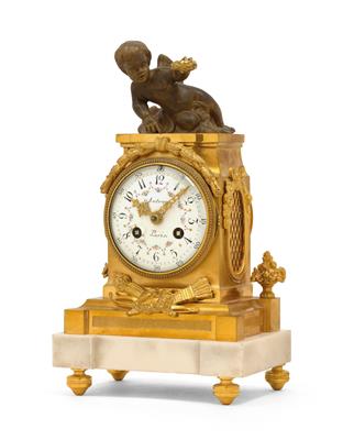 A small neoclassical bronze mantelpiece clock - Antiques