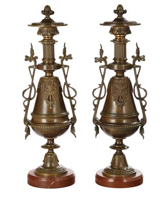 Paar Vasen, - Antiquitäten (Uhren, Metallarbeiten, Asiatika, Fayencen, Skulpturen, Textilien, Volkskunst)