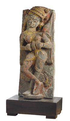 A Stone Stele Depicting a Female Musician, North India, c. 19th Century - Antiques (Clocks, Asian Art, Metalwork, Faience, Folk Art, Sculpture)