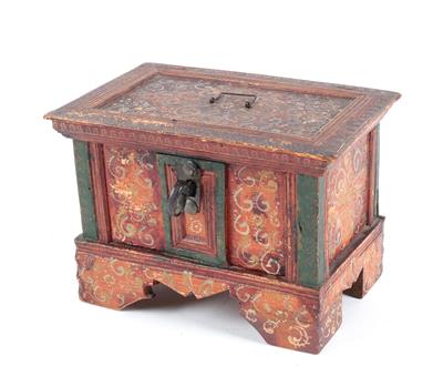 A Viechtau Wooden Chest, - Antiques (Clocks, Asian Art, Metalwork, Faience, Folk Art, Sculpture)
