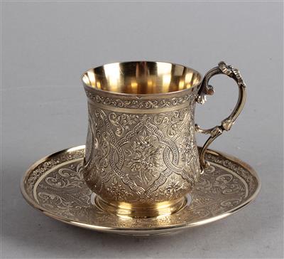 Französische Kaffeetasse mit Untertasse, - Silver