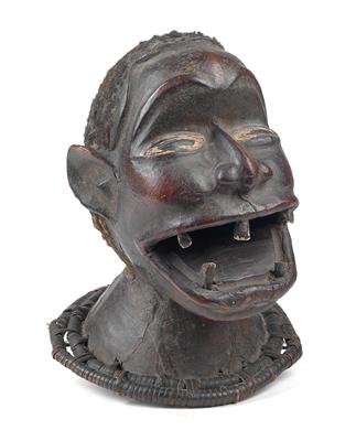 Ekoi, Ejagham, Nigeria: Großer Ekoi-Kopf (Tanz-Aufsatz) aus Holz, mit Antilopen-Leder und Echt-Haar. - Stammeskunst/Tribal-Art