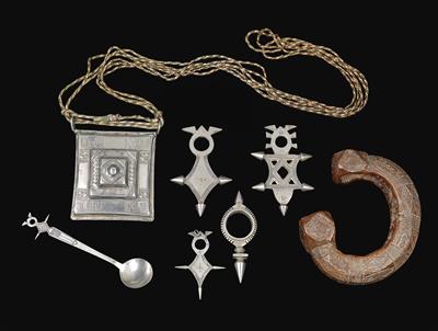 Mixed lot (7 items): Ornaments of the Tuareg and Djerma; from the Sahara region in South Algeria, Niger, Mali, South Morocco. - Mimoevropské a domorodé um?ní