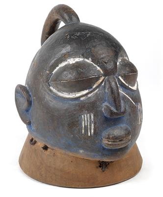 Yoruba, Nigeria: Eine Aufsatz-Maske für Tänze zu Ehren des Ahnen-Gottes 'Egungun'. - Stammeskunst/Tribal-Art