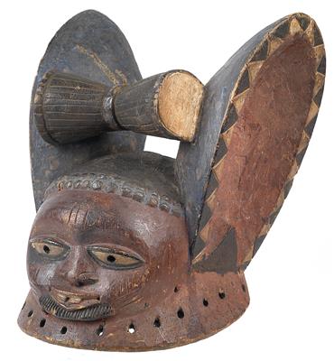 Yoruba, Nigeria: Eine Aufsatz-Maske für Tänze zu Ehren des Ahnen-Gottes 'Egungun'. - Stammeskunst/Tribal-Art