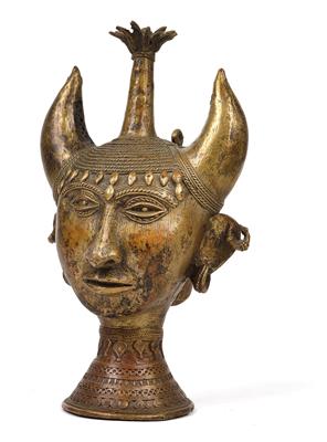 India: A ‘Bastar bronze’ in form of the head of a god. - Mimoevropské a domorodé umění