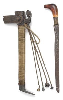 Indonesien, Insel Nias: Ein seltenes, altes Messer eines Adeligen, mit Elfenbein-Griff. - Stammeskunst/Tribal-Art; Afrika