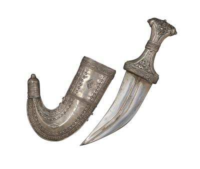Yemen: ‘Jambiya’ curved dagger, hilt and sheath set in silver - Tribal Art