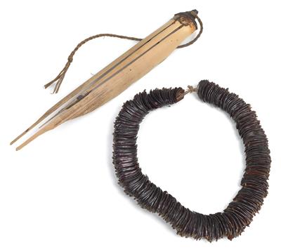 Mixed lot (2 items): New Guinea, southern coast, northeastern Asmat territory, subgroup: Korowai; a necklace made of beetle wings and a mouth harp. - Mimoevropské a domorodé umění