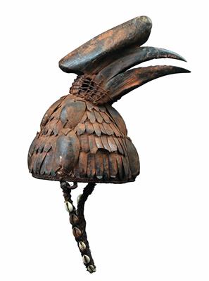 Lega, Democratic Republic of Congo: A ceremonial hat, with the beak of a hornbill. - Mimoevropské a domorodé umění