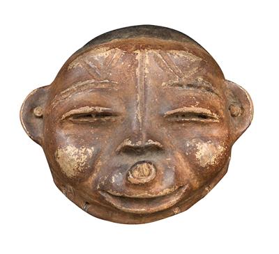 Makonde, Tanzania, Mozambique: A very rare terracotta mask, worn only by the women of the Makonde. - Mimoevropské a domorodé umění