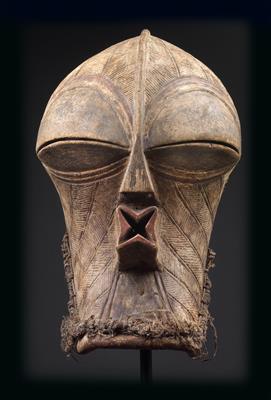 Songye, Dem. Rep. of Congo: An extraordinary ‘kifwebe’ mask. - Mimoevropské a domorodé umění