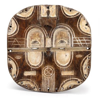 Teke-Tsaye, Dem. Rep. of Congo: A disc-shaped ‘Kidumu mask’. - Tribal Art