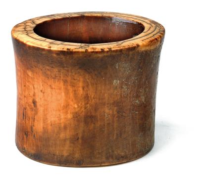 Urhobo, Nigeria: An old bangle made of ivory. - Mimoevropské a domorodé umění