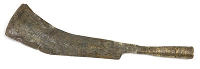 Yoruba, Nigeria: A cult and dance sword made of brass, richly decorated. - Mimoevropské a domorodé umění