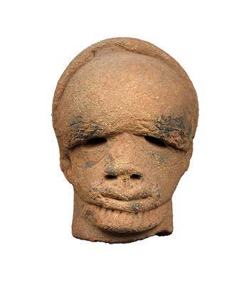 Afrika-Archäologie, Nigeria, 'Sokoto-Kultur', 500 v. Chr.-200 n. Chr.: Ein Kopf aus Terrakotta, im typischen Stil der 'Sokoto-Kultur'. - Stammeskunst/Tribal-Art