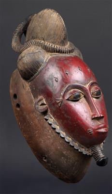 Baule, Ivory Coast: A ‘Kpan mask’ with a red face. - Mimoevropské a domorodé umění