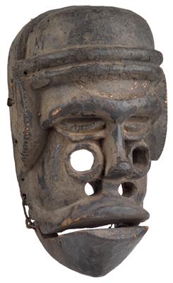 Ibibio, Nigeria: Eine Maske mit Röhren-Augen und Klapp-Kiefer, 'Idiok Ekpo' genannt. - Stammeskunst/Tribal-Art