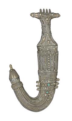 Yemen: A curved ‘Jambiya’ dagger, ‘Tihama’ type. Hilt and sheath set in silver. - Arte Tribale