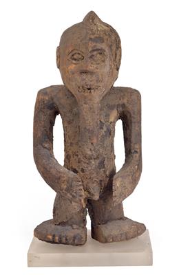 Kaka (or Keaka), Cameroon: A typical male figure with thick sacrificial patina. Rare! - Tribal Art