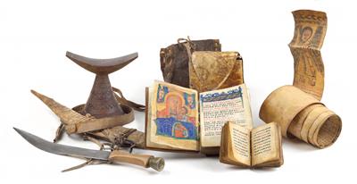 Mixed lot (5 items): Ethiopia: A ‘Bible’, a small prayer book, a ‘magic scroll’, a neckrest and a dagger. sides. - Arte Tribale