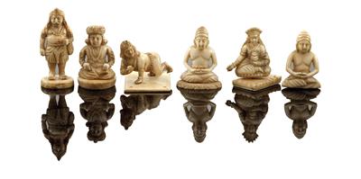 Mixed lot (6 items): India: Six old miniature figures carved from ivory. - Mimoevropské a domorodé umění