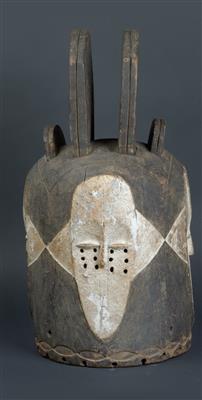 Kwele, Gabun: Eine große Helm-Maske mit vier Gesichtern, genannt 'Ngontang'. - Stammeskunst/Tribal-Art