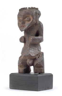 Mambila, Nigeria: Eine Ahnenfigur 'Tadep', mit alter, krustiger Patina. - Stammeskunst/Tribal-Art