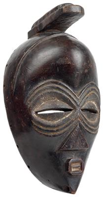 Mbagani (auch Babinji genannt), DR Kongo: Eine typische, große und kraftvolle Maske der Mbagani. - Stammeskunst/Tribal-Art