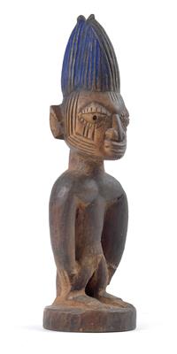 Yoruba, Nigeria: An ‘Ibeji’ twin figure, male. Style: Oshogbo/Oyo. - Mimoevropské a domorodé umění