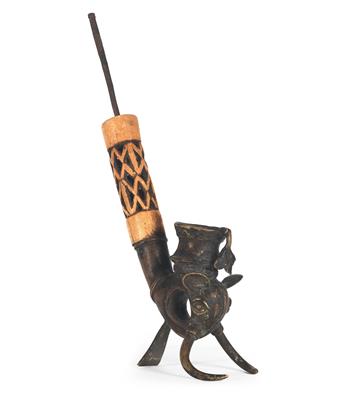 Bamum, Cameroon Grasslands: An old ceremonial and prestige pipe (a ‘king’s pipe’?). With an elephant head and a web motif made of ivory. - Tribal Art