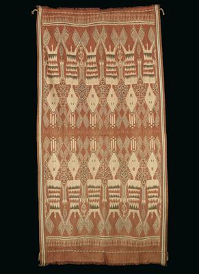 Dayak, Borneo, Sarawak (Malaysia): a large ceremonial textile, ‘Pua’, with the representation of twelve warriors of the Iban-Dayak. Dyed in Ikat technique. - Tribal Art